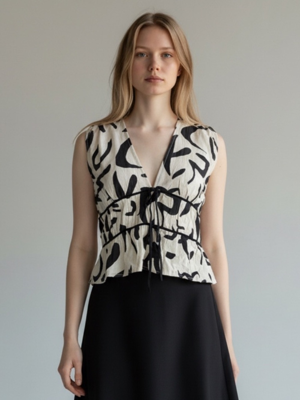 Tulle Black & White Abstract Print Tie-Front V-Neck Top Size Large
